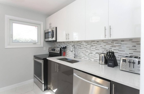 Manor Park House | Clean Spacious 4 Bedroom Home Manor Park 10mins Downtown Ottawa