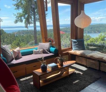 Pender Island House | Cliff Top Family Home Over Looking the Ocean