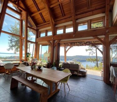 Pender Island House | Cliff Top Family Home Over Looking the Ocean