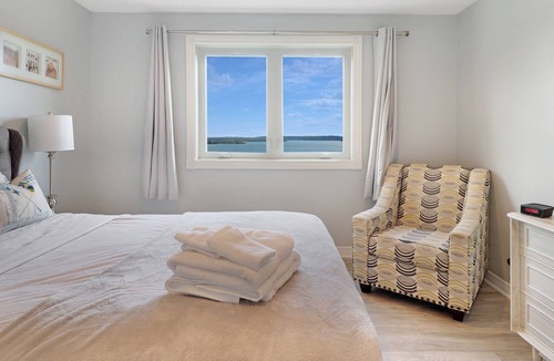 Prince Edward House | Cliffhouse On The Bay, Waterview with Pool —-ST-2019-0091
