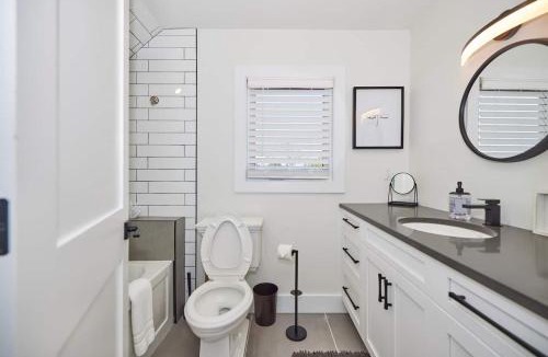 Niagara Falls House | Clifton Escape Home