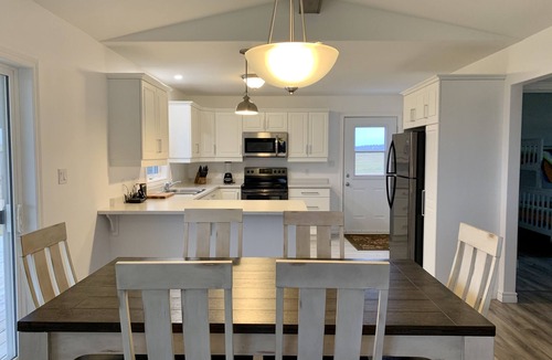 Clinton House | Clinton Sunset Retreat ! 3 Bedrooms 2 Bathrooms. 180 degree water views!