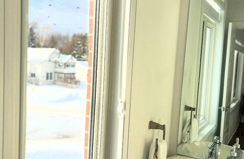 Meaford House | Close to Blue Mountain Sleeps 8+