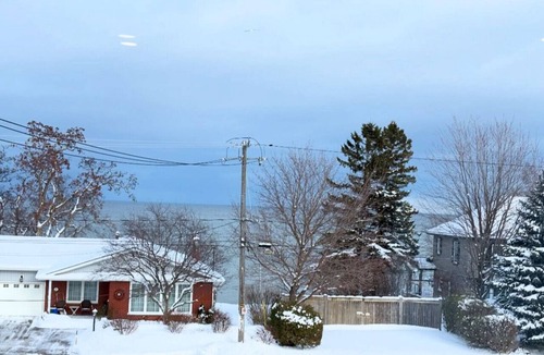 Meaford House | Close to Blue Mountain Sleeps 8+