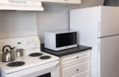 South Lethbridge House | Close to Downtown 3 Bedroom Duplex