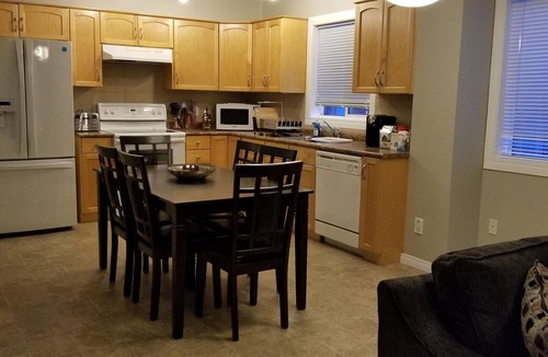North Central Edmonton House | Close to Downtown. 5bedrms with 2 full kitchen and 2 laundry facilities