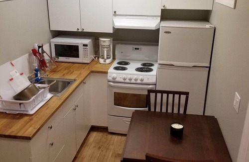 North Central Edmonton House | Close to Downtown. 5bedrms with 2 full kitchen and 2 laundry facilities