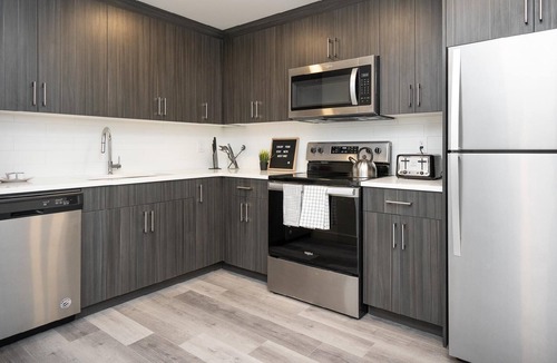 Fort Gary Apartment | Close to UM + South Winnipeg + Bright 2 Bdr +Free Parking (103-30 UC)