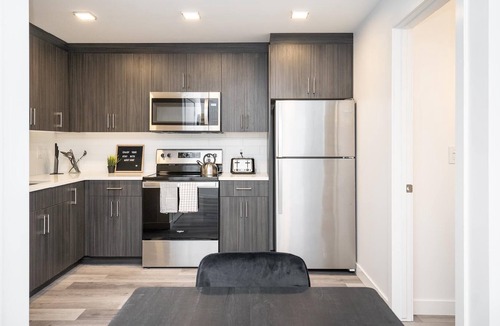 Fort Gary Apartment | Close to UM + South Winnipeg + Bright 2 Bdr +Free Parking (103-30 UC)