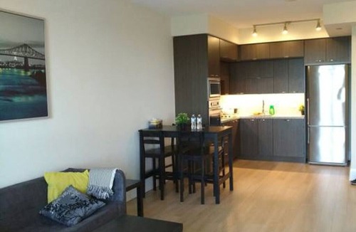 Willowdale Condo | Closed to subway 1+1 Luxury Condo With Parking and Wifi