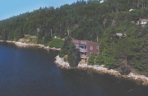 Masons Point House | Coastal Living -Two Level Loft Ten Steps From The Ocean