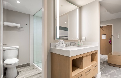 Delta Hotel | Coast Tsawwassen Inn