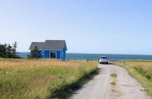 Iles de la Madeleine Ski Chalet | Coastal Charm Beach Nearby - Chalet Poirier