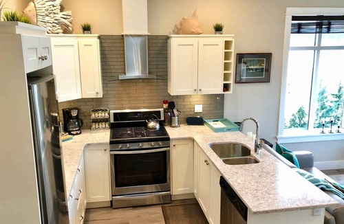 Port Renfrew House | Coastal Comfort (Oceanfront - Amazing Views) H037871054