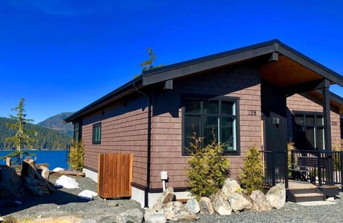 Port Renfrew House | Coastal Comfort (Oceanfront - Amazing Views) H037871054