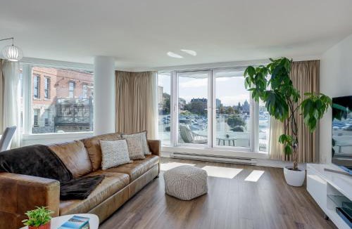 Inner Harbour Apartment | Coastal Duet - min 3-Day Stay Breathtaking Views with Work Desk by Victoria Prime!
