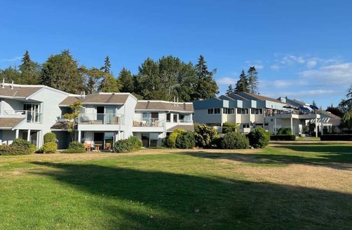 Regional District of Nanaimo House | Coastal Elements Oceanfront - 2BDRM - Full Kitchen