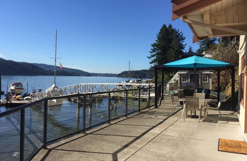 District of North Vancouver Apartment | Coastal lifestyle! Oceanfront apartment! Huge deck and dock 30 min to downtown.