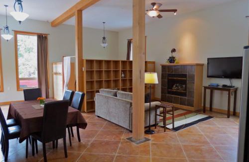 Tofino House | Cobble Wood and Bird Sanctuary Guest Houses