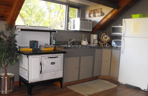 Cardston Bed & Breakfast | Cobblestone Manor B&B