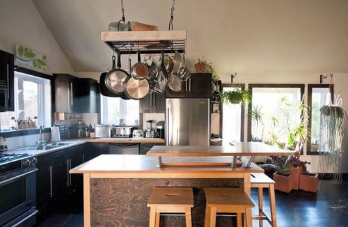 Magog Ski Chalet | Cocooning and spa Mount Orford ski cottage. Pet-Friendly!
