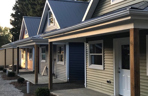 Colchester Cottage | Colchester cottages a stones throw away from beaches, wineries, marina, parks.