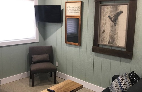 Colchester Cottage | Colchester cottages a stones throw away from beaches, wineries, marina, parks.