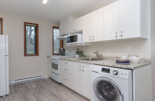North Saanich House | Coles Bay Vacation Retreat /Beaches, Golf, Trails
