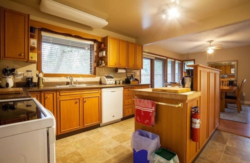 North Saanich Bed & Breakfast | Coles Bay Vacation Retreat