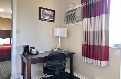 Tay Valley Hotel | Colonial House Motor Inn