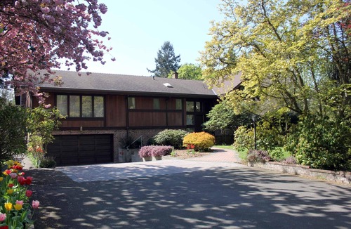 North Saanich Apartment | Come stay at this Cozy 2 BR newly renovated w/deck