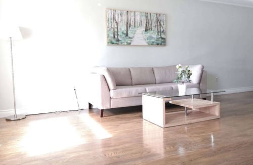 Bayview Woods - Steeles House | Comfort and Bright House 7 minutes to Finch Station in Toronto big space.