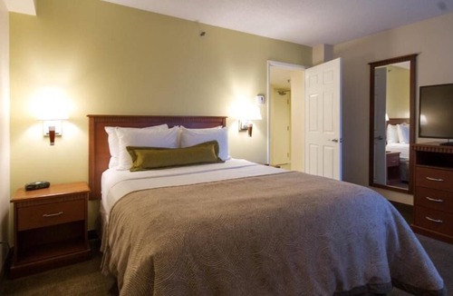 Quartier des Spectacles House | Comfort and Convenience! 4 Relaxing Units, Pets Allowed, Near Place des Arts