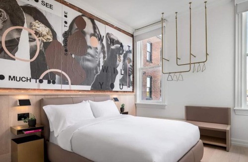 Beaconsfield Village House | Comfort and Convenience! Minutes to Shopping, Galleries and Restaurants