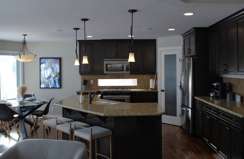 Sylvan Lake House | Comfort and style staying at an Executive House!