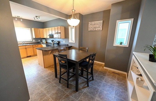 Grande Prairie House | Comfort Stay | WIFI | Smart TV | 3 Bed & 2.5 Bath