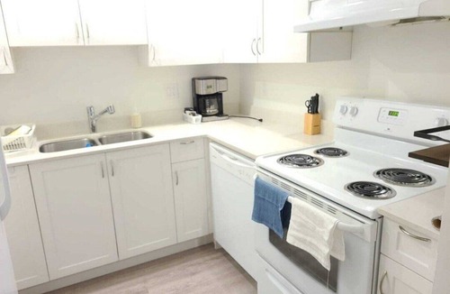 East Side House | Comfortable 1-bedroom unit in Vancouver