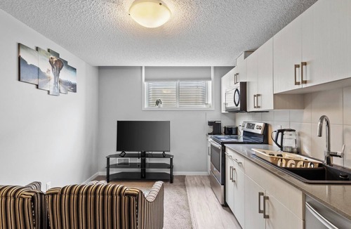 Southwest Edmonton Apartment | Comfortable 2-Bedroom, 2-Bath Bsmt Suite with En-Suite - Windermere Edmonton