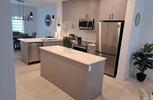 Northeast Edmonton House | Comfortable 3 BRMs 2.5 BTH Home & garage parking