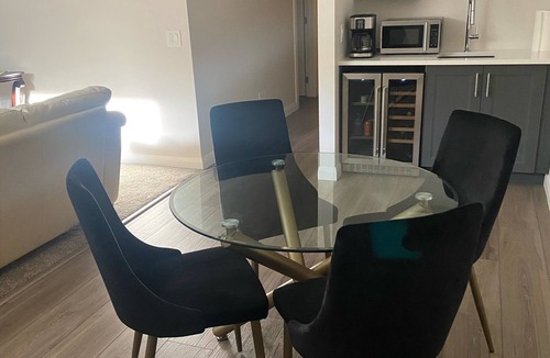 Calgary House | Comfortable and beautiful brand new suite in SW
