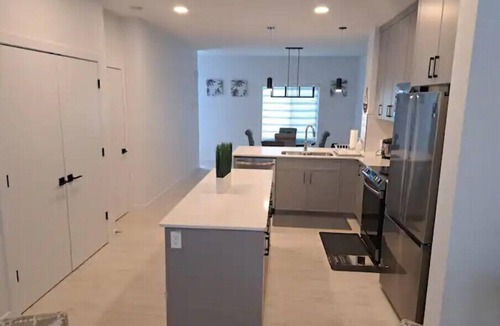 Northeast Edmonton House | Comfortable King Size BRM 1.5 BTH & Garage parking