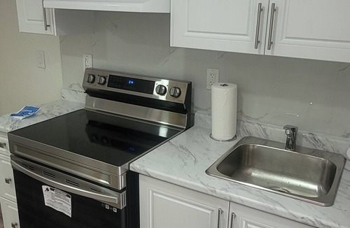 Grand River South House | Comfortable studio basement near KW airport and Chicopee