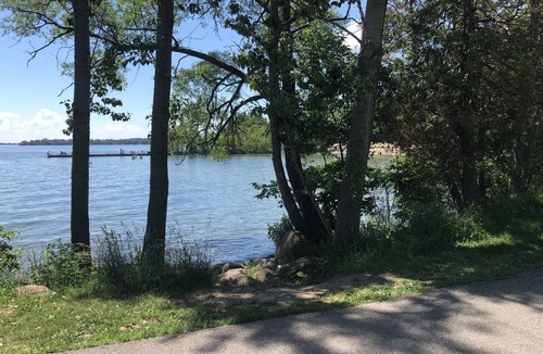 Alcona House | Comfortable Vacation Getaway in Innisfil Ontario.