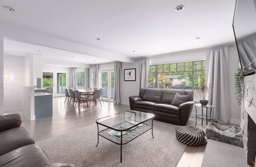 Garibaldi Highlands House | Comfy & Central~Group Getaway~ Entire Home ~Covered Patio~ 5 BDRM 4 BTH w/ A/C