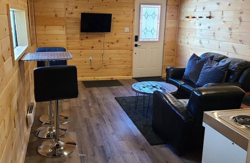 Aurora House | Comfy private and quiet retreat in the center of town.