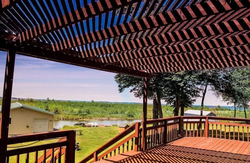 Dundee Cottage | Comfy St Lawrence getaway for Fisher or birdwatcher or for a family vacation