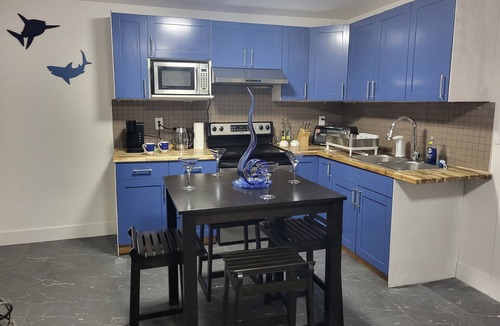 Mission House | COMFY STAY: Comfy 2-bedroom private suite close to amenities in Mission
