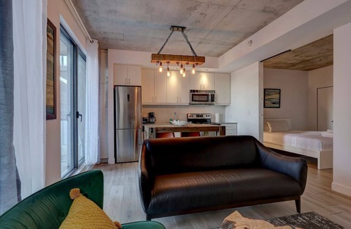 Cite Multimedia Apartment | comfy studio in Old Port Montreal