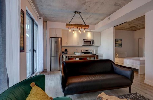 Cite Multimedia Apartment | comfy studio in Old Port Montreal