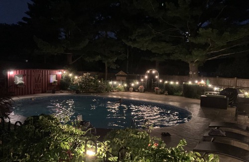 Niagara Falls House | Comfy suite with private pool （4-6 guests)